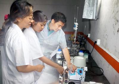 科技賦能，藝術添彩 光澤縣藍莓果酒與雕塑工藝品的雙翼齊飛